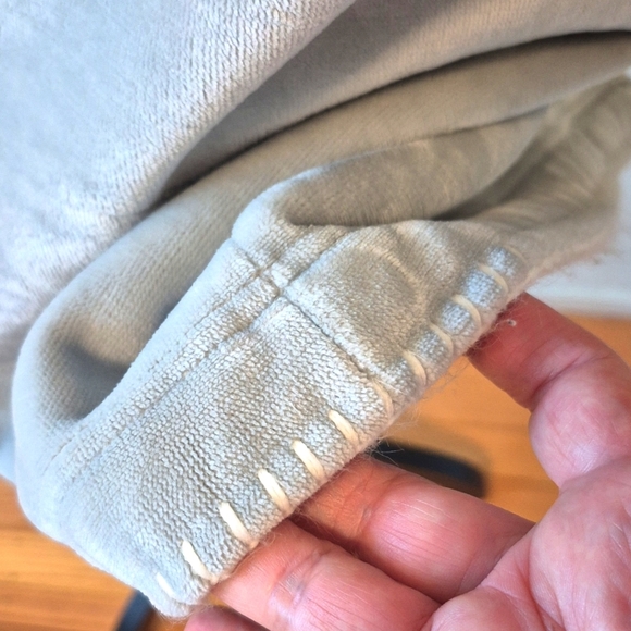 Pottery Barn Gray Robe w/ White Stitching No Tag Size S/M Gently Loved - Picture 7 of 12